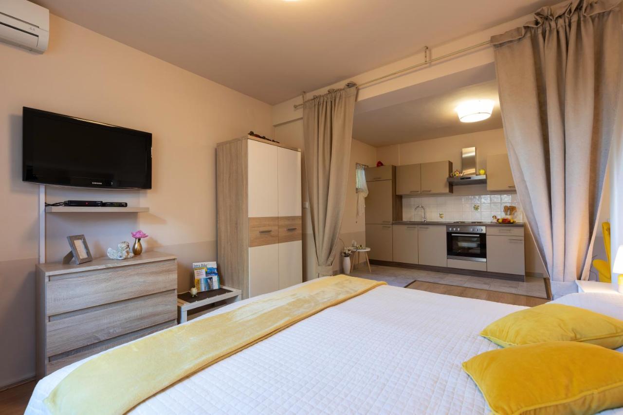 Apartments Javor Ρόβινι Εξωτερικό φωτογραφία